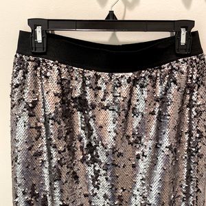 Worthington Black/Silver Pencil Skirt with shiny embossed design - Size Small